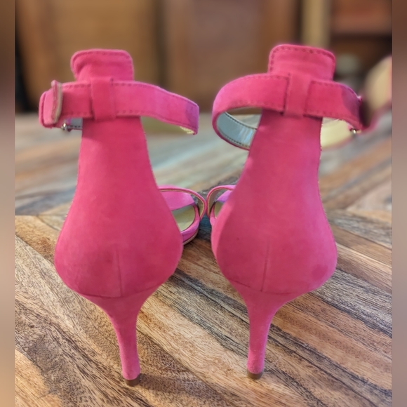 Ann Taylor Suede Fuschia Sandal Size 6 Worn But In Excellent Condition - Picture 3 of 4